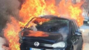 Golf in fiamme (foto vigili del fuoco)
