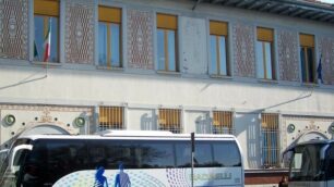 La facciata della scuola Stoppani di via Stoppani