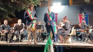 La commemorazione di Alfonso Casati: da sinistra il  sindaco di Corinaldo Matteo Principi e Simone Sgura