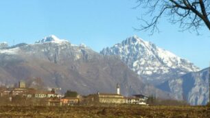 Veduggio con Colzano e le prealpi