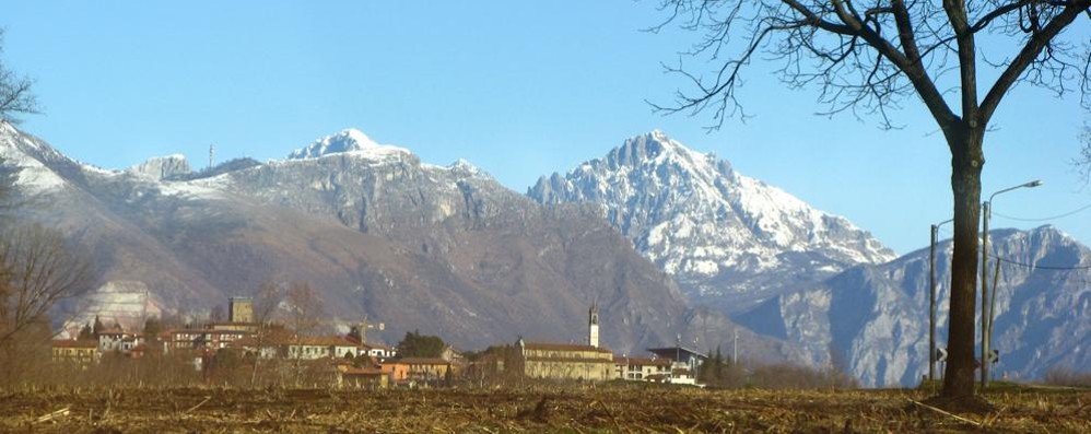 Veduggio con Colzano e le prealpi