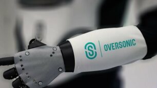 Oversonic ha realizzato un prototipo di robot umanoide cognitivo, sul mercato nel 2022