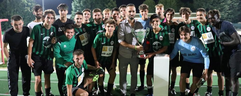 La rosa del Vis Nova Giussano festeggia la vittoria nel triangolare del centenario ( foto Volonterio)