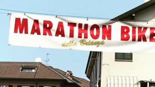 Marathon Bike della Brianza numero 30, striscione a Casatenovo