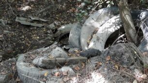 La cava di via Molinara in una foto di tre anni fa, deve essere completamente bonificata