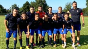 La squadra del Seregno scesa in campo contro il Milan Primavera: nella fila dietro, da sinistra. abbiamo Galeotafiore, Fumagalli, Vitale, Raggio Garibaldi e Borghese. In quella davanti, da sinistra. Gentile, Solcia, Invernizzi, Gemignani, Cortesi e St Clair