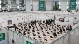 L’hub vaccinale al palazzo delle Scintille di Milano
