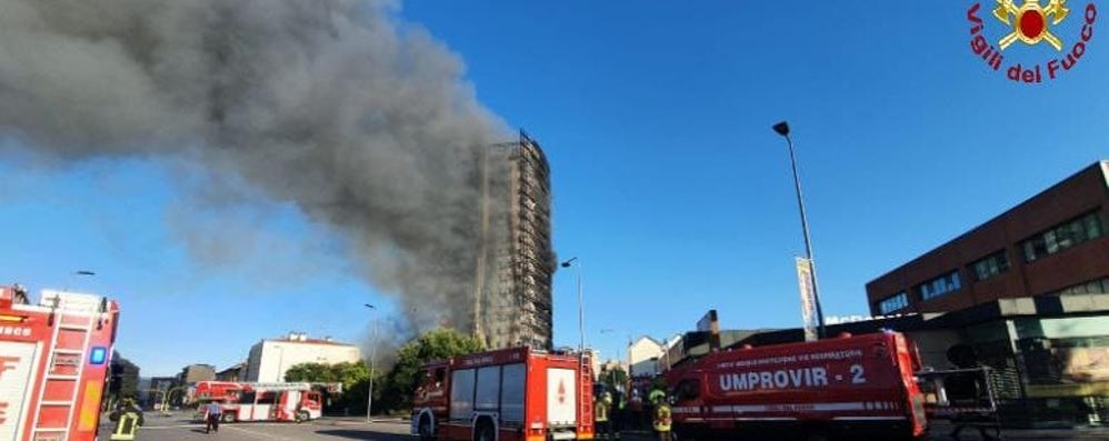 Incendio grattacielo Milano - foto Vvf Monza