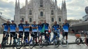 La partenza da piazza Duomo a Milano