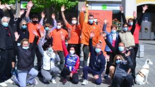Alcuni partecipanti alla ginnastica in piazza
