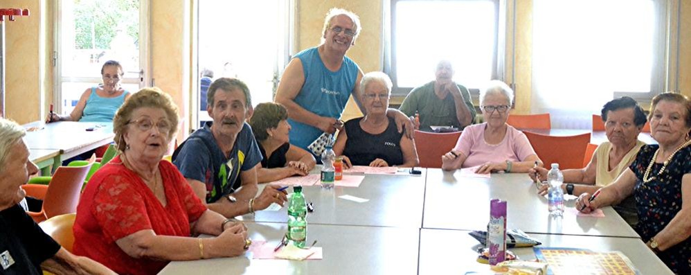 Attività di Ferragosto al Centro “Colori della vita” due anni fa. Ora ci vorrà il Green pass