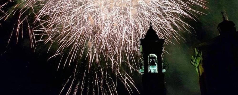 Estate 2019: fuochi d’artificio sopra il campanile per la festa patronale di Macherio