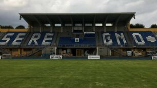 I nuovi seggiolini sulla tribuna centrale dello stadio Ferruccio
