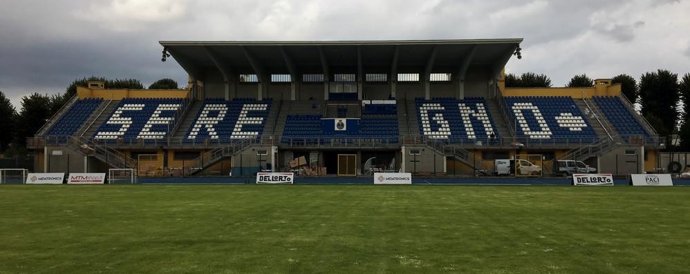 I nuovi seggiolini sulla tribuna centrale dello stadio Ferruccio