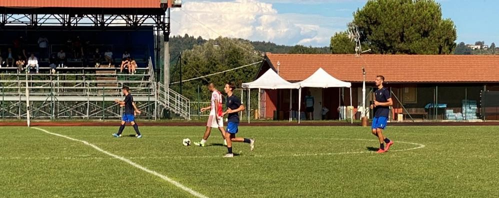 I giocatori azzurri tornano a metà campo dopo la rete dell'1-0 realizzata da Cernigoi