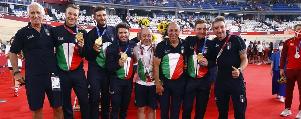 I protagonisti dell’oro nell’inseguimento a squadre con Malagò, Villa, Dagnoni e Viviani