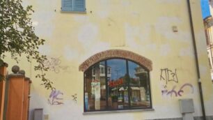 Villasanta quadri rimossi via Confalonieri
