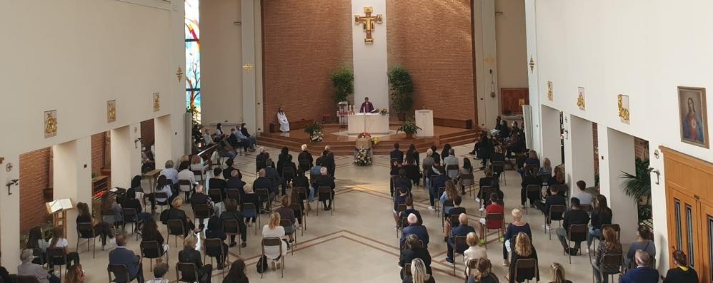 Il rito di suffragio di Francesca Cersosimo celebrato nella parrocchia san Giovanni Bosco (foto Volonterio)