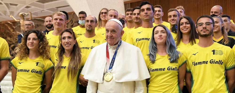 Atletica Giussano Vladimir Aceti da Papa Francesco con la squadra Guardia di Finanza - foto Fidal