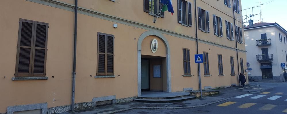 Il municipio di Carate