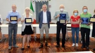 Foto dalla pagina Facebook degli amici della storia della Brianza da sinistra: Mauro Carzaniga, Domenico Carozzi, Marta Mondonico, Silvio Brienza (Presidente), Gianfranco Tornaghi, Carlo Brambilla con la sorella, Rina Del Pero.