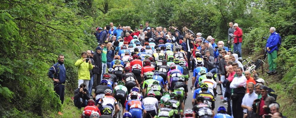 COPPA AGOSTONI passaggio dei corridori al Lissolo. Dove quest’anno verrà e ricordato Ugo Agostoni - Foto Belinghieri-Bettini