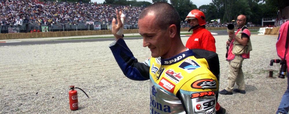 Monza Autodromo Fabrizio Pirovano dopo il ritiro alla prima variante durante la gara di supersport del 2000