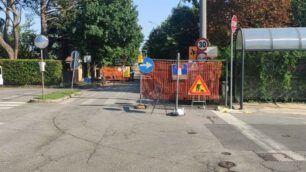 Il cantiere della Dorsale Idrica su viale Grigna in prossimità di via Adamello a camparada