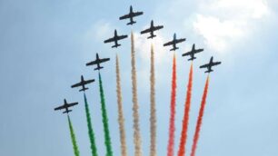 Il passaggio della Pattuglia acrobatica nazionale sull’autodromo di Monza (foto Edoardo Terraneo)