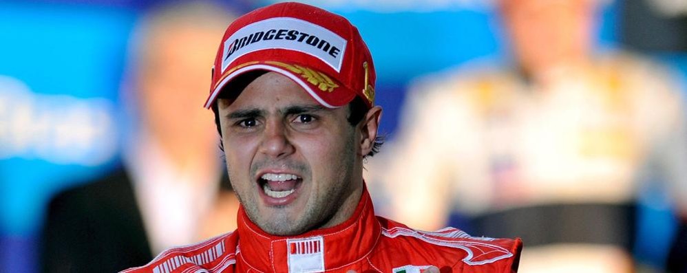 Massa nel 2008, ai tempi della Ferrari: taglia per primo il traguardo del Gp di Interlagos ed è campione del mondo. Poche curve dopo, Hamilton supera Glock e diventa iridato