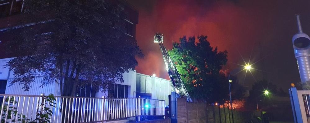 Monza incendio via Fermi - foto Vigili del fuoco