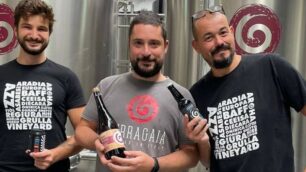 Birra Gaia: Tommaso Neva (aiuto birraio), Andrea Semilia (birraio) e Alessandro Riva (aiuto birraio)