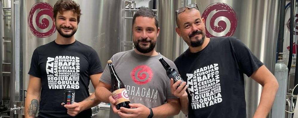 Birra Gaia: Tommaso Neva (aiuto birraio), Andrea Semilia (birraio) e Alessandro Riva (aiuto birraio)