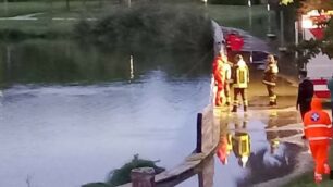Vigili del fuoco e soccorritori a Giussano