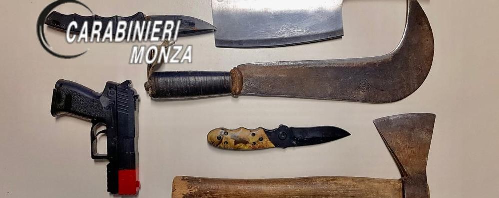 Armi sequestrate a Lentate (foto carabinieri)