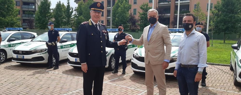 Il comandante della  polizia locale di Monza Pietro Curcio con il sindaco Allevi e l’assessore Arena