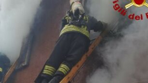 I vigili del fuoco al lavoro a Nova