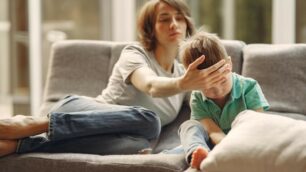 Raffreddore e tosse nei più giovani: «Covid o tampone? Importante consultare il pediatra di famiglia»
