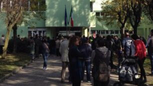 L’ingresso della scuola media di Renate