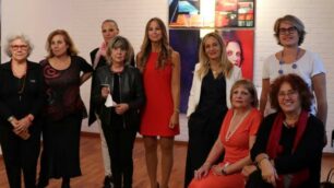 Le artiste in galleria civica Mariani con l'assessore alla cultura Federica Perelli