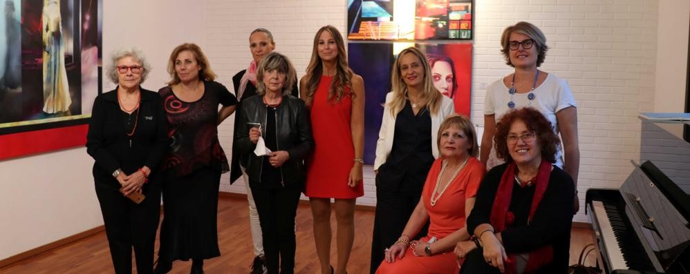 Le artiste in galleria civica Mariani con l'assessore alla cultura Federica Perelli
