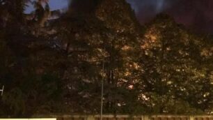Snia in fiamme, i vigili del fuoco al lavoro