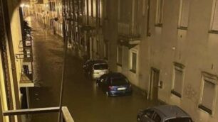 Via Umberto I, in pieno centro a Verano Brianza, allagata