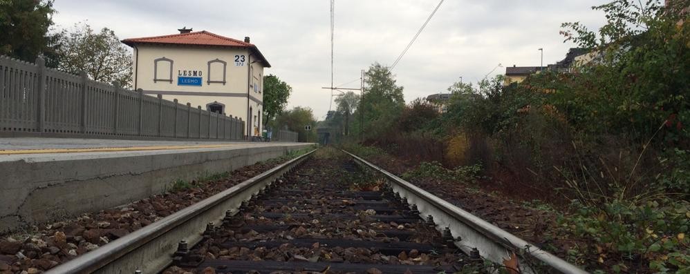 La tratta Seregno-Carnate nei pressi della stazione di Lesmo