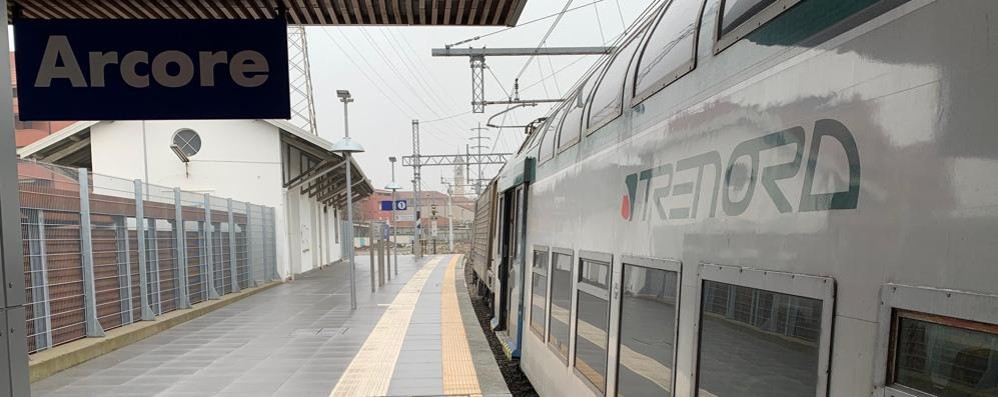 Un trenoTrenord alla stazione di Arcore