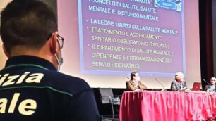 Polizia locale sui banchi (foto polizia locale)