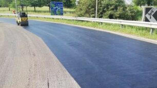 Lavori di asfaltatura a Carate Brianza