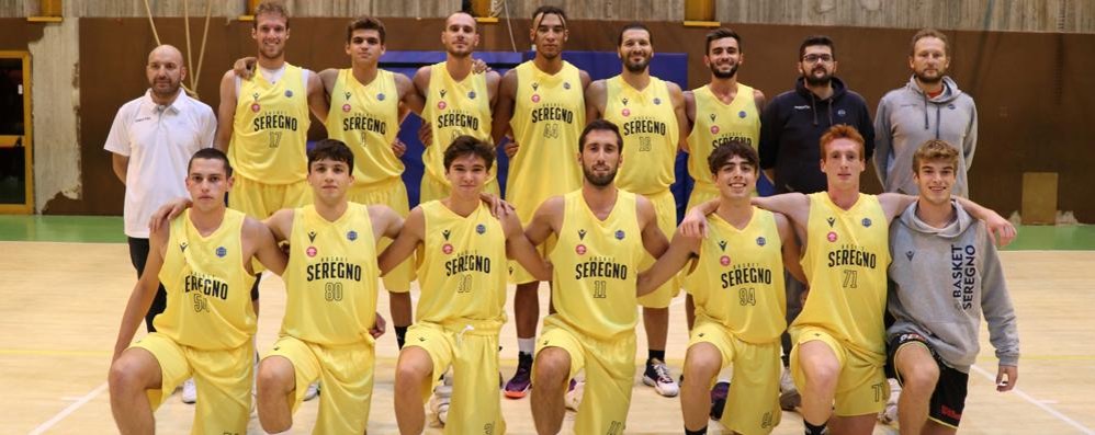 La compagine del basket Seregno che partecipa al campionato di serie D (foto Volonterio)