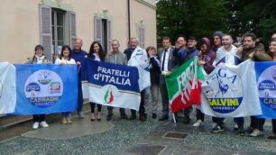 BIASSONO Luciano CASIRAGHI VINCITORE ELEZIONI 2021 con i rappresentanti della sua lista davanti a Villa Verri dopo la vittoria