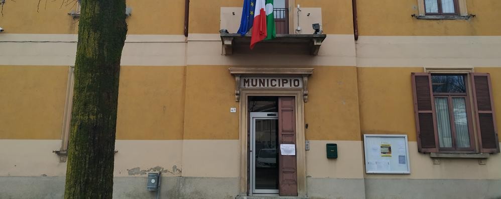 L’ingresso del municipio di Veduggio con Colzano